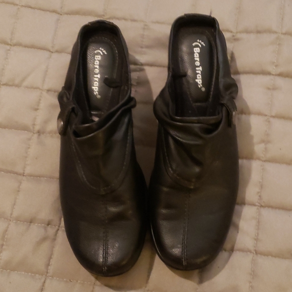 Clogs - Picture 2 of 3